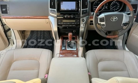 Comprar Novo Toyota Land Cruiser Branco Carro em Maputo em Maputo Comprar Novo Toyota Land Cruiser Branco Carro em Maputo em Maputo