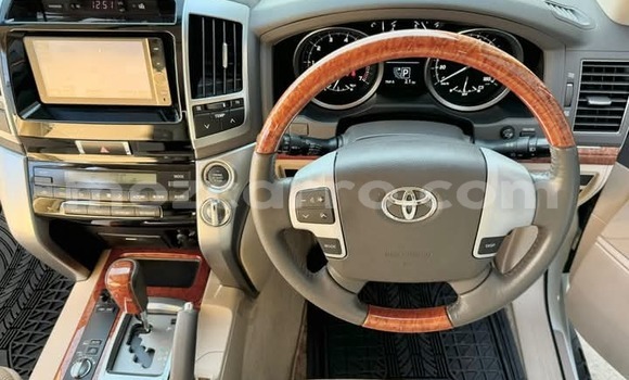 Comprar Novo Toyota Land Cruiser Branco Carro em Maputo em Maputo Comprar Novo Toyota Land Cruiser Branco Carro em Maputo em Maputo