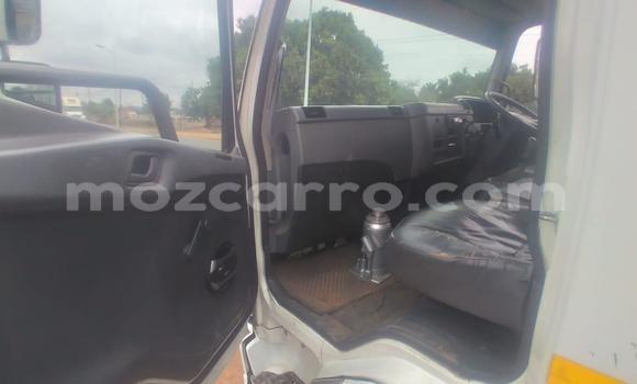 Comprar Novo Mitsubishi Canter Branco Caminhão em Maputo em Maputo Comprar Novo Mitsubishi Canter Branco Caminhão em Maputo em Maputo