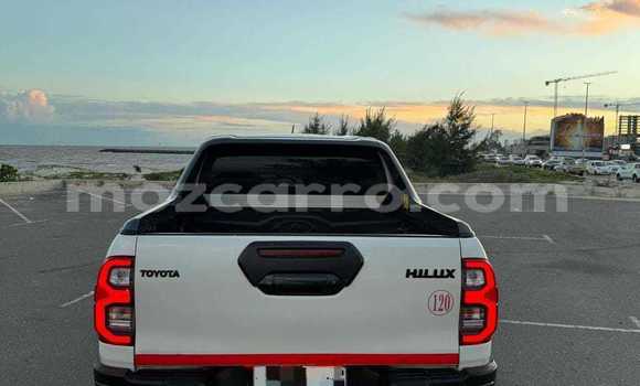 Tenga Tsaru Toyota Hiluxe Revo Chena Mota in Maputo in Maputo Tenga Tsaru Toyota Hiluxe Revo Chena Mota in Maputo in Maputo