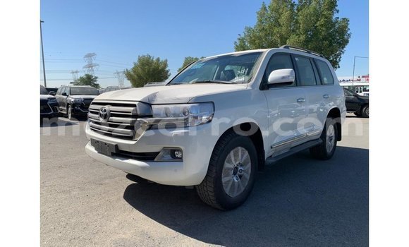 Comprar Importar Toyota Land Cruiser Branco Carro em Import - Dubai em Cabo Delgado Comprar Importar Toyota Land Cruiser Branco Carro em Import - Dubai em Cabo Delgado
