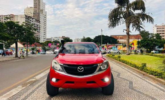 Comprar Usado Mazda BT-50 Vermelho Carro em Beira em Sofala