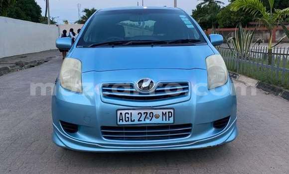 Comprar Usado Toyota Vitz Azul Carro em Búzi em Sofala
