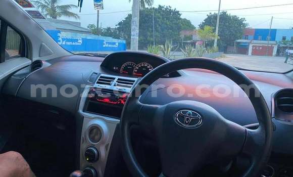 Tenga Tsaru Toyota Vitz Bhuruu Mota in Búzi in Sofala Tenga Tsaru Toyota Vitz Bhuruu Mota in Búzi in Sofala