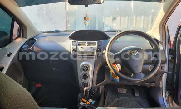 Tenga Tsaru Toyota Vitz Bhuruu Mota in Búzi in Sofala Tenga Tsaru Toyota Vitz Bhuruu Mota in Búzi in Sofala