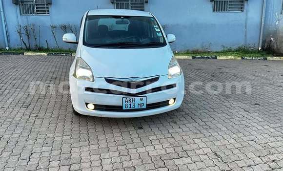 Nunua Ilio tumika Toyota Ractis Nyeupe Gari ndani ya Caia nchini Sofala
