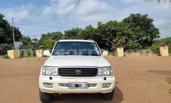 Buy Used Toyota Land Cruiser White Car in Maputo in Maputo
