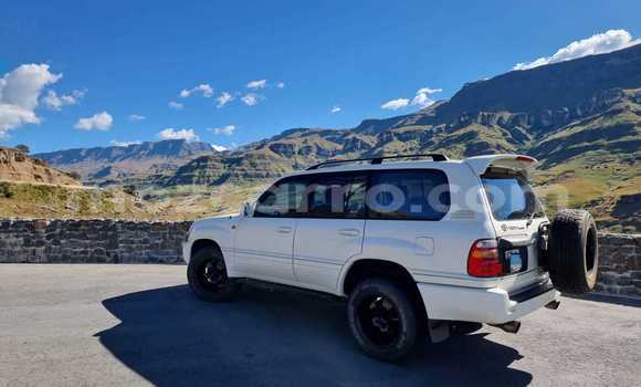 Buy Used Toyota Land Cruiser White Car in Maputo in Maputo Buy Used Toyota Land Cruiser White Car in Maputo in Maputo