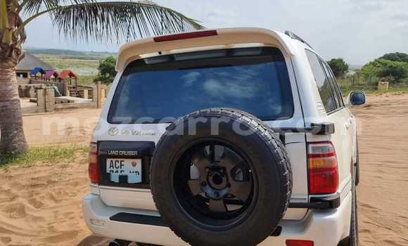 Buy Used Toyota Land Cruiser White Car in Maputo in Maputo Buy Used Toyota Land Cruiser White Car in Maputo in Maputo