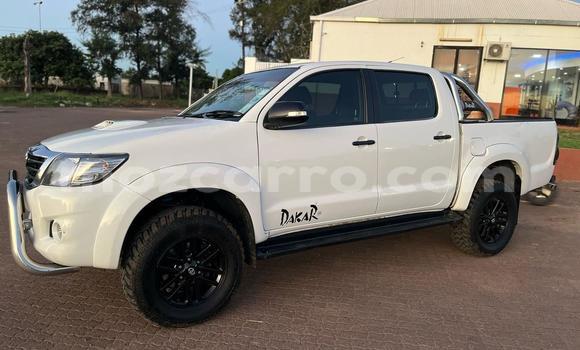 Comprar Usado Toyota Hilux Branco Carro em Maputo em Maputo