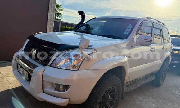 Nunua Ilio tumika Toyota Land Cruiser Prado Nyeupe Gari ndani ya Maputo nchini Maputo Nunua Ilio tumika Toyota Land Cruiser Prado Nyeupe Gari ndani ya Maputo nchini Maputo