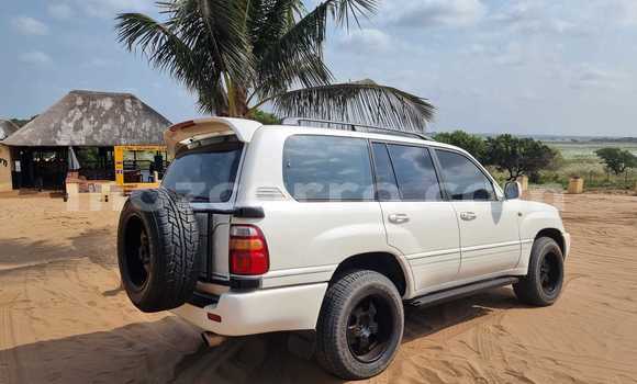 Comprar Usado Toyota Land Cruiser Branco Carro em Maputo em Maputo Comprar Usado Toyota Land Cruiser Branco Carro em Maputo em Maputo