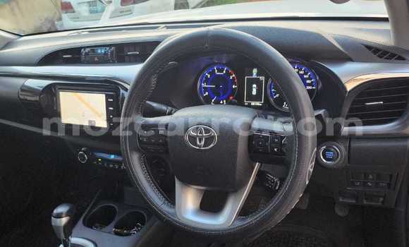 Nunua Ilio tumika Toyota Hilux Nyeupe Gari ndani ya Maputo nchini Maputo Nunua Ilio tumika Toyota Hilux Nyeupe Gari ndani ya Maputo nchini Maputo