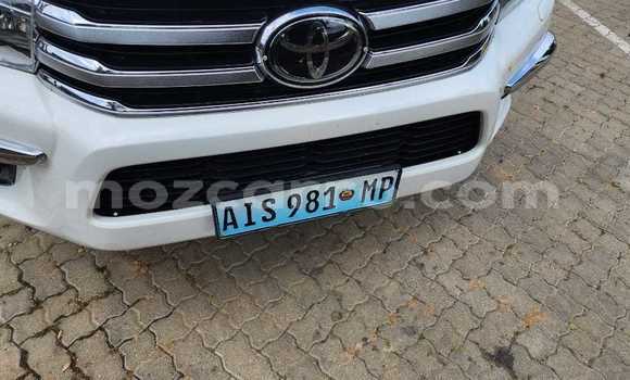 Nunua Ilio tumika Toyota Hilux Nyeupe Gari ndani ya Maputo nchini Maputo Nunua Ilio tumika Toyota Hilux Nyeupe Gari ndani ya Maputo nchini Maputo