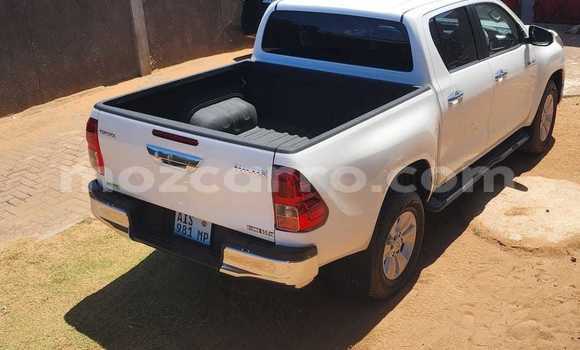 Nunua Ilio tumika Toyota Hilux Nyeupe Gari ndani ya Maputo nchini Maputo Nunua Ilio tumika Toyota Hilux Nyeupe Gari ndani ya Maputo nchini Maputo