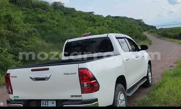 Nunua Ilio tumika Toyota Hilux Nyeupe Gari ndani ya Maputo nchini Maputo Nunua Ilio tumika Toyota Hilux Nyeupe Gari ndani ya Maputo nchini Maputo