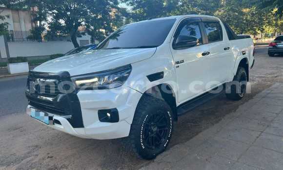 Comprar Usado Toyota Hilux Branco Carro em Maputo em Maputo
