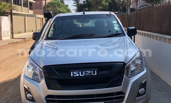 Nunua Ilio tumika Isuzu D-MAX Fedha Gari ndani ya Maputo nchini Maputo Nunua Ilio tumika Isuzu D-MAX Fedha Gari ndani ya Maputo nchini Maputo