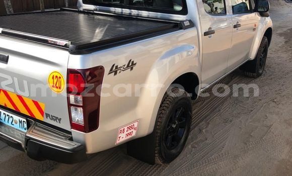 Nunua Ilio tumika Isuzu D-MAX Fedha Gari ndani ya Maputo nchini Maputo Nunua Ilio tumika Isuzu D-MAX Fedha Gari ndani ya Maputo nchini Maputo