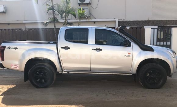 Nunua Ilio tumika Isuzu D-MAX Fedha Gari ndani ya Maputo nchini Maputo Nunua Ilio tumika Isuzu D-MAX Fedha Gari ndani ya Maputo nchini Maputo