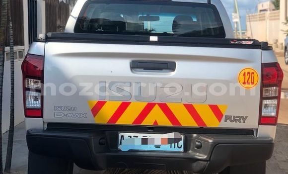Nunua Ilio tumika Isuzu D-MAX Fedha Gari ndani ya Maputo nchini Maputo Nunua Ilio tumika Isuzu D-MAX Fedha Gari ndani ya Maputo nchini Maputo
