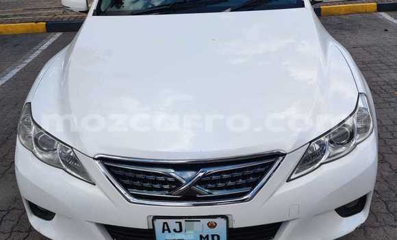 Nunua Ilio tumika Toyota Mark X Nyeupe Gari ndani ya Maputo nchini Maputo