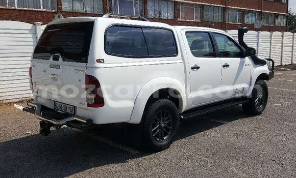 Comprar Usado Toyota Hilux Branco Carro em Maputo em Maputo Comprar Usado Toyota Hilux Branco Carro em Maputo em Maputo