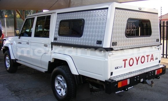 Comprar Usado Toyota Land Cruiser Branco Carro em Maputo em Maputo Comprar Usado Toyota Land Cruiser Branco Carro em Maputo em Maputo