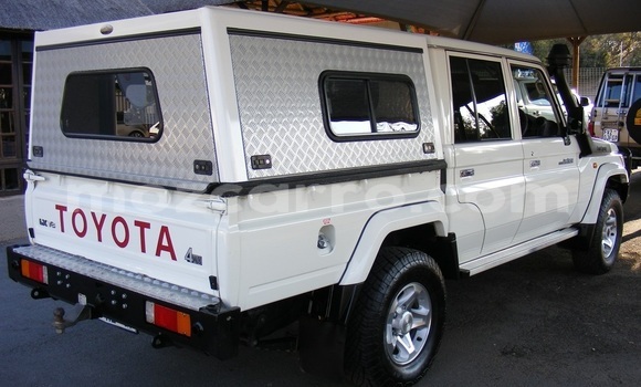 Comprar Usado Toyota Land Cruiser Branco Carro em Maputo em Maputo Comprar Usado Toyota Land Cruiser Branco Carro em Maputo em Maputo
