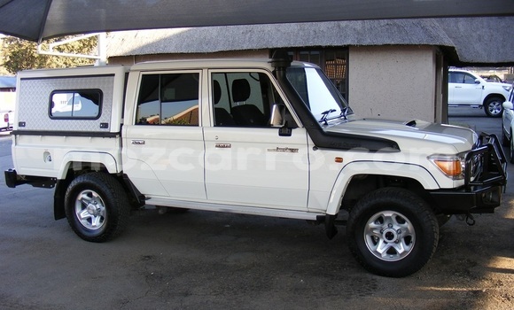 Comprar Usado Toyota Land Cruiser Branco Carro em Maputo em Maputo Comprar Usado Toyota Land Cruiser Branco Carro em Maputo em Maputo