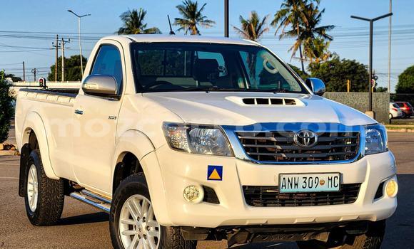 Nunua Mpya Toyota Hilux Nyeupe Gari ndani ya Maputo nchini Maputo