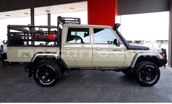 Nunua Ilio tumika Toyota Land Cruiser Beige Gari ndani ya Maputo nchini Maputo Nunua Ilio tumika Toyota Land Cruiser Beige Gari ndani ya Maputo nchini Maputo