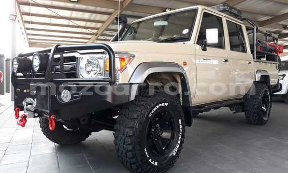 Nunua Ilio tumika Toyota Land Cruiser Beige Gari ndani ya Maputo nchini Maputo Nunua Ilio tumika Toyota Land Cruiser Beige Gari ndani ya Maputo nchini Maputo