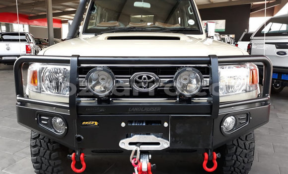 Nunua Ilio tumika Toyota Land Cruiser Beige Gari ndani ya Maputo nchini Maputo Nunua Ilio tumika Toyota Land Cruiser Beige Gari ndani ya Maputo nchini Maputo
