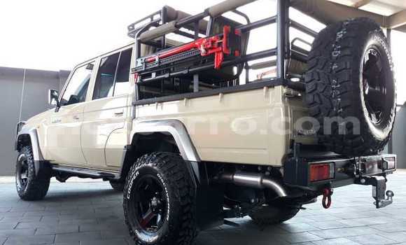 Nunua Ilio tumika Toyota Land Cruiser Beige Gari ndani ya Maputo nchini Maputo Nunua Ilio tumika Toyota Land Cruiser Beige Gari ndani ya Maputo nchini Maputo