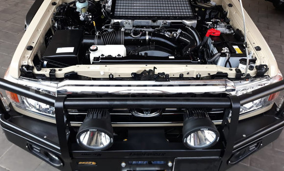 Nunua Ilio tumika Toyota Land Cruiser Beige Gari ndani ya Maputo nchini Maputo Nunua Ilio tumika Toyota Land Cruiser Beige Gari ndani ya Maputo nchini Maputo