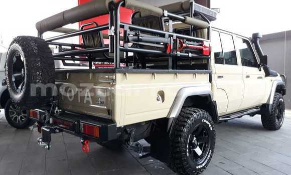 Nunua Ilio tumika Toyota Land Cruiser Beige Gari ndani ya Maputo nchini Maputo Nunua Ilio tumika Toyota Land Cruiser Beige Gari ndani ya Maputo nchini Maputo
