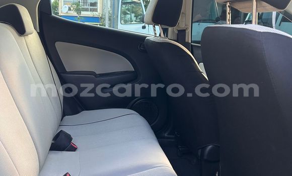 Comprar Usado Mazda Demio Branco Carro em Maputo em Maputo Comprar Usado Mazda Demio Branco Carro em Maputo em Maputo
