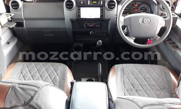 Nunua Ilio tumika Toyota Land Cruiser Beige Gari ndani ya Maputo nchini Maputo Nunua Ilio tumika Toyota Land Cruiser Beige Gari ndani ya Maputo nchini Maputo
