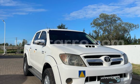 Comprar Usado Toyota Hilux Branco Carro em Maputo em Maputo