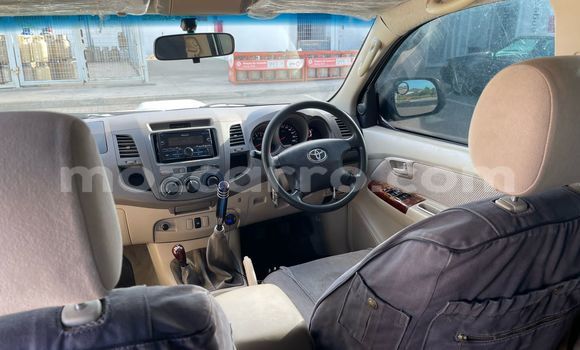 Nunua Ilio tumika Toyota Hilux Nyeupe Gari ndani ya Maputo nchini Maputo Nunua Ilio tumika Toyota Hilux Nyeupe Gari ndani ya Maputo nchini Maputo