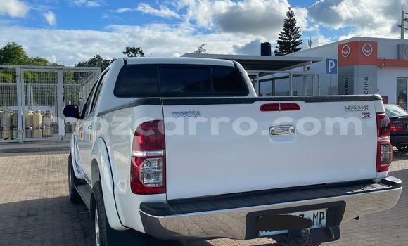 Nunua Ilio tumika Toyota Hilux Nyeupe Gari ndani ya Maputo nchini Maputo Nunua Ilio tumika Toyota Hilux Nyeupe Gari ndani ya Maputo nchini Maputo