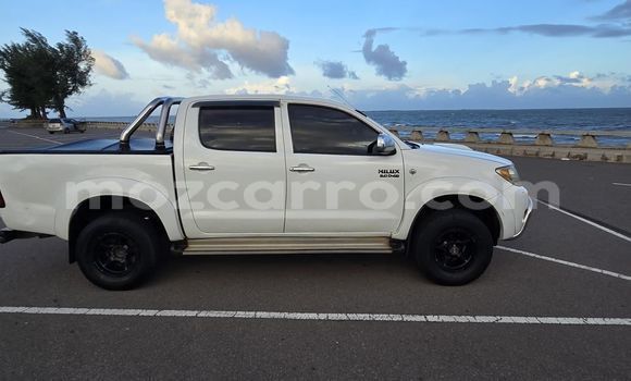 Nunua Ilio tumika Toyota Hilux Nyeupe Gari ndani ya Maputo nchini Maputo Nunua Ilio tumika Toyota Hilux Nyeupe Gari ndani ya Maputo nchini Maputo