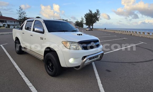 Nunua Ilio tumika Toyota Hilux Nyeupe Gari ndani ya Maputo nchini Maputo Nunua Ilio tumika Toyota Hilux Nyeupe Gari ndani ya Maputo nchini Maputo