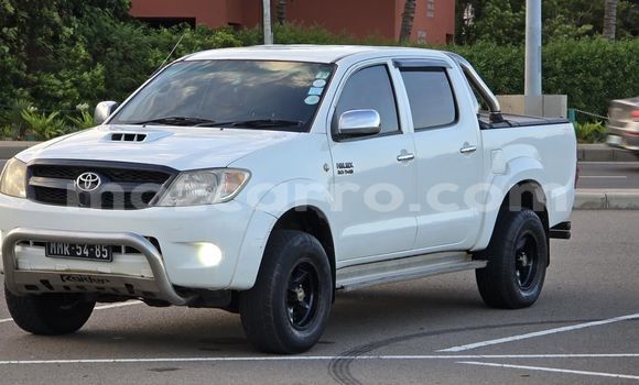 Nunua Ilio tumika Toyota Hilux Nyeupe Gari ndani ya Maputo nchini Maputo Nunua Ilio tumika Toyota Hilux Nyeupe Gari ndani ya Maputo nchini Maputo