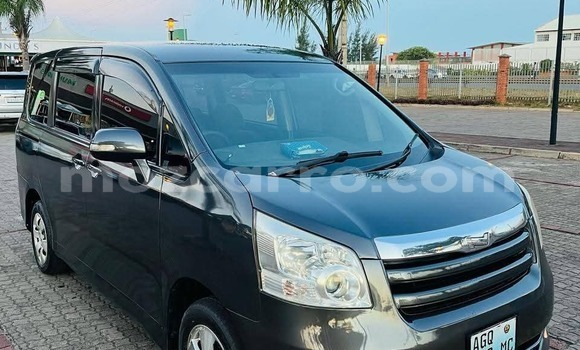 Comprar Usado Toyota Noah Preto Carro em Maputo em Maputo
