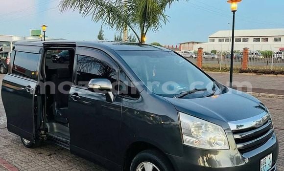 Comprar Usado Toyota Noah Preto Carro em Maputo em Maputo Comprar Usado Toyota Noah Preto Carro em Maputo em Maputo