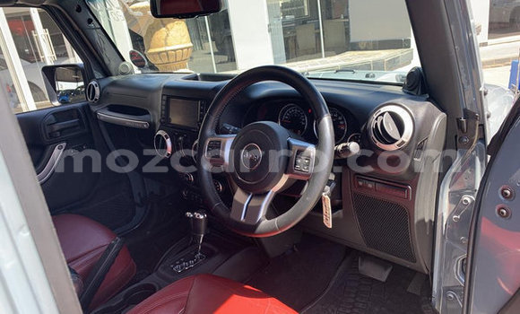 Nunua Ilio tumika Jeep Wrangler Kijani Gari ndani ya Maputo nchini Maputo Nunua Ilio tumika Jeep Wrangler Kijani Gari ndani ya Maputo nchini Maputo