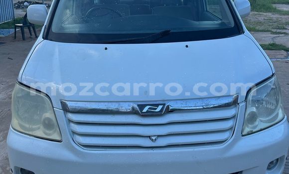 Comprar Usado Toyota Noah Branco Carro em Maputo em Maputo Comprar Usado Toyota Noah Branco Carro em Maputo em Maputo