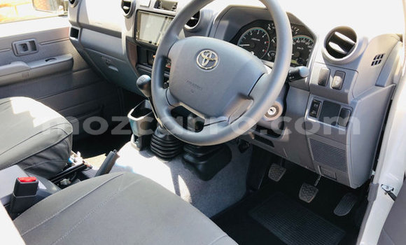 Comprar Usado Toyota Land Cruiser Branco Carro em Maputo em Maputo Comprar Usado Toyota Land Cruiser Branco Carro em Maputo em Maputo